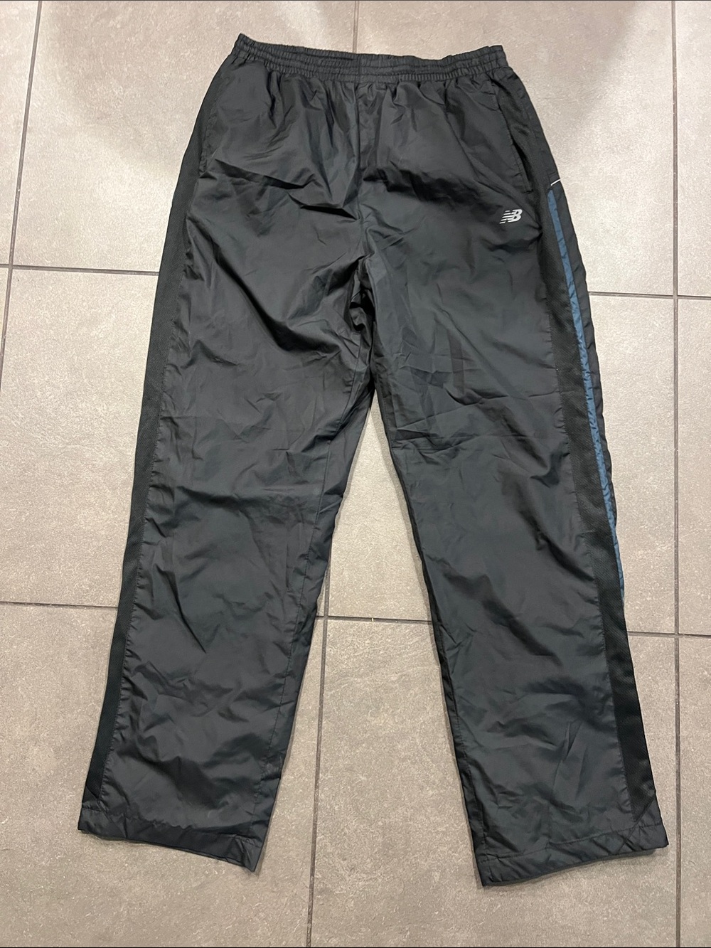 New Balance Men's Black Track Pants with Reflective Logo large windbreaker z16